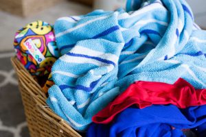 ترفندهای مهم و کلیدی برای شستن لباس با دست و با ماشین لباسشویی 5